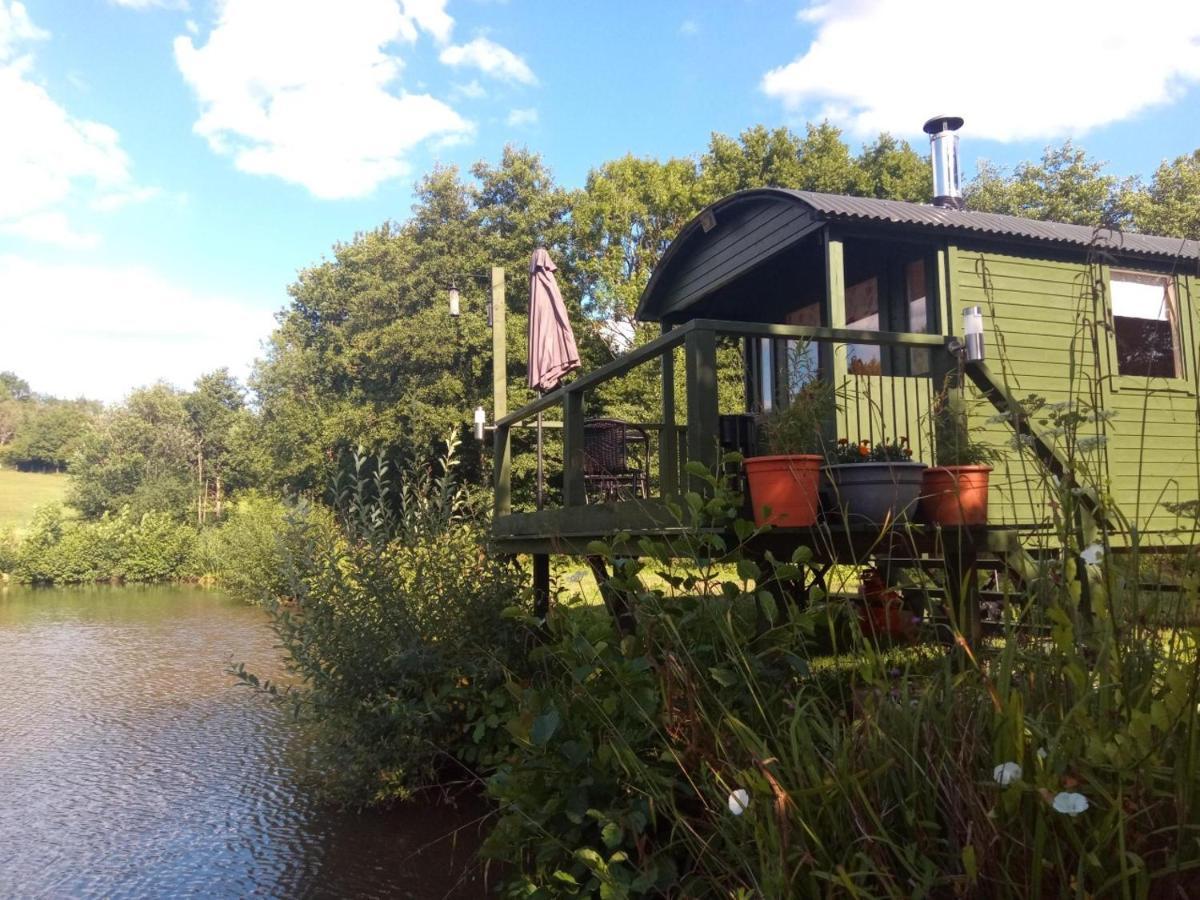 Charming Tranquil Shepherds Hut With Lakeside Balcony 'Roach' Uckfield Εξωτερικό φωτογραφία