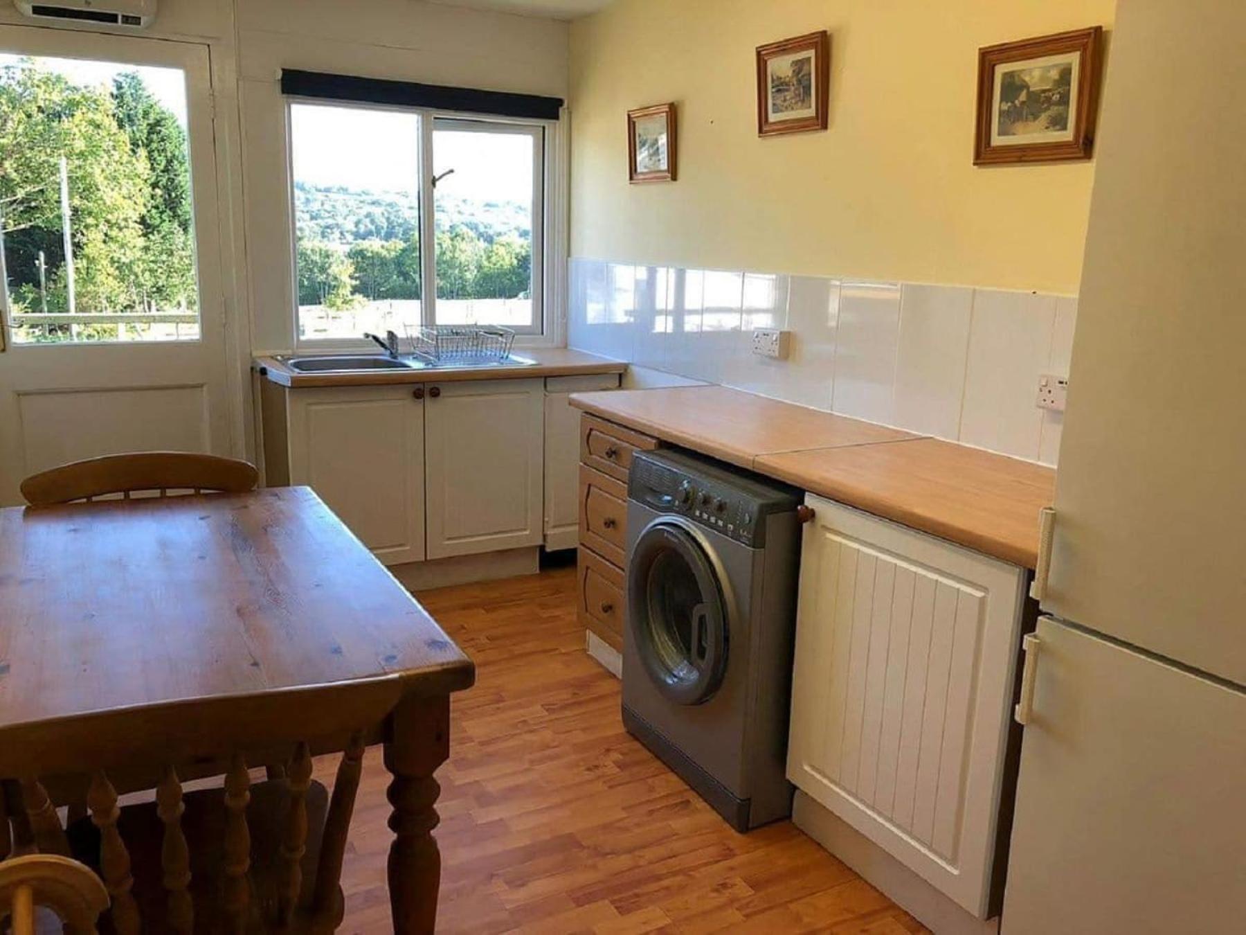 Charming Tranquil Shepherds Hut With Lakeside Balcony 'Roach' Uckfield Εξωτερικό φωτογραφία